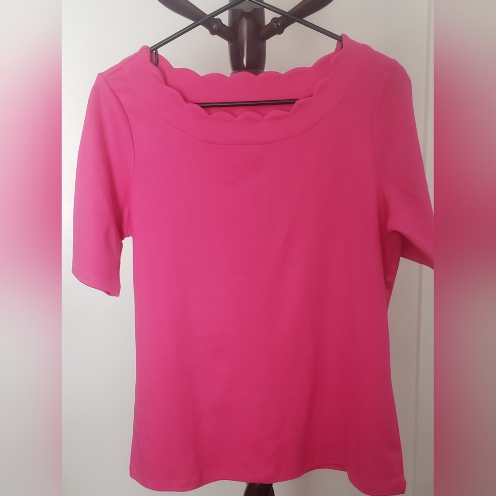 Kim Rogers pink scalloped neckline short-sleeved shirt